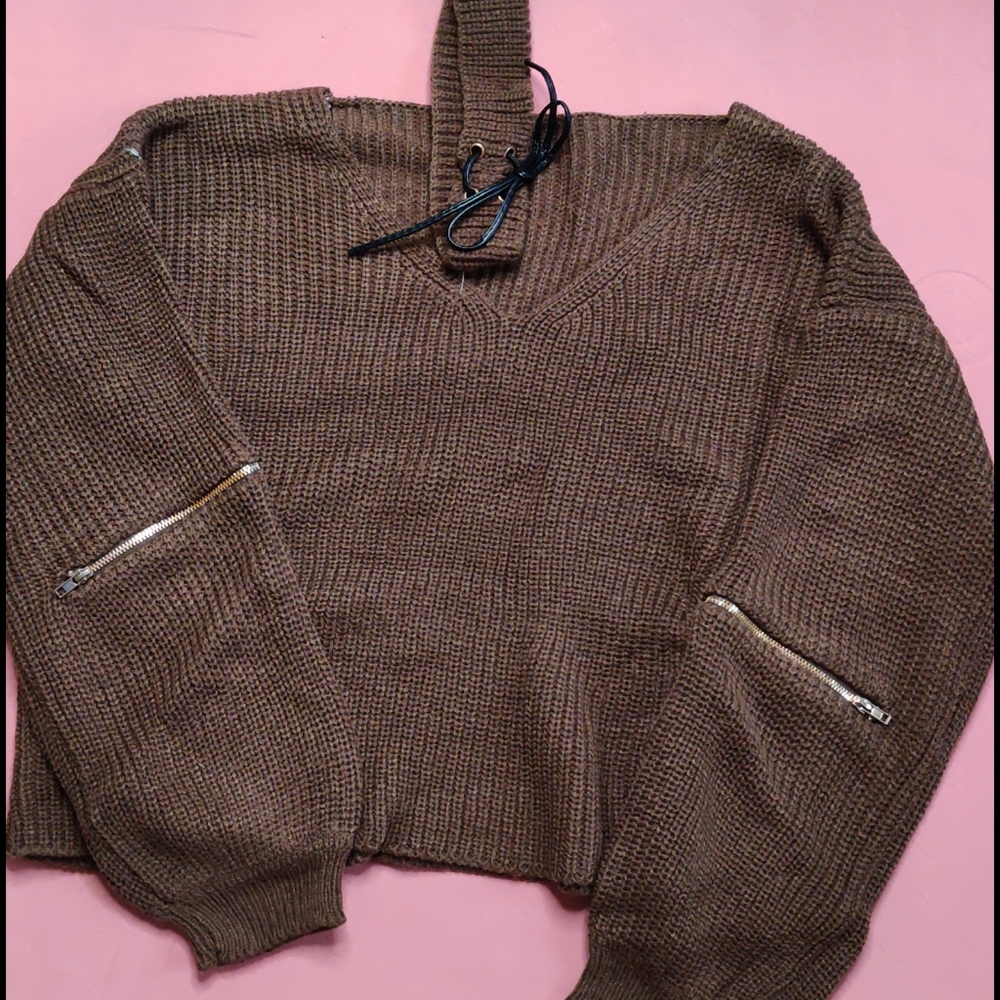 Green sweater with collar